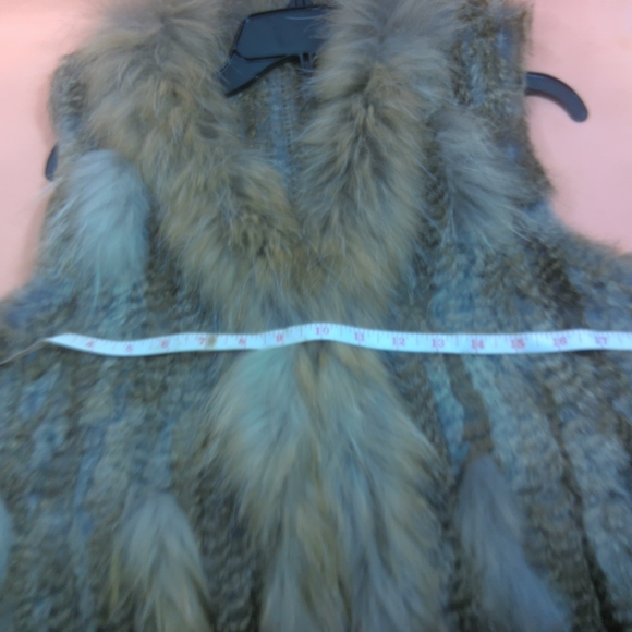 Elegant Faux Fur Vest - Tan and Gray - Picture 3 of 8